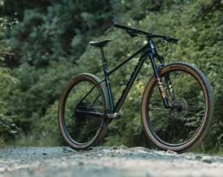 Front 3/4 image of the Marin Team Marin 2 mountain bike